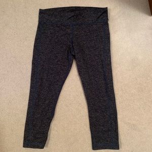 Under armour mid rise cropped legging